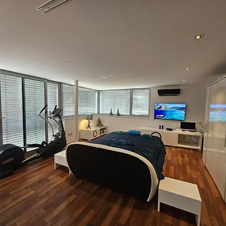 Riverside Loft - Castle View & Free Parking & Terrace