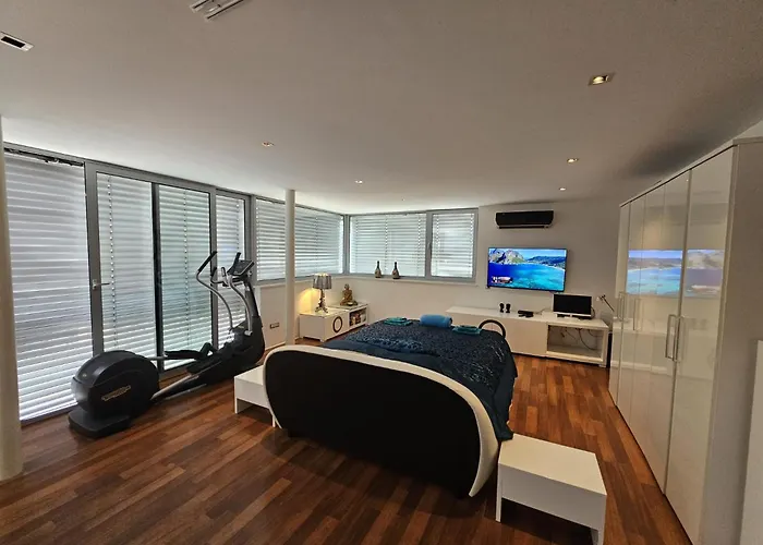 Riverside Loft - Castle View & Free Parking & Terrace